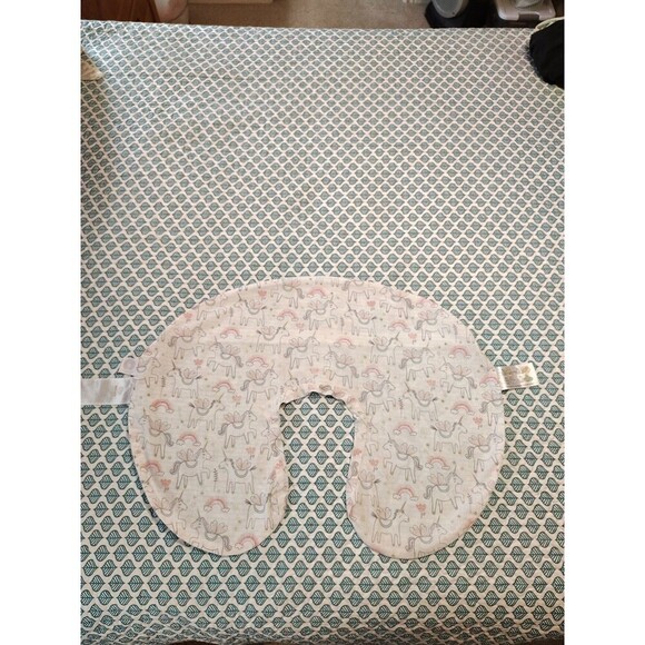 Boppy Breastfeeding & Nursing Pillow Cover Zip On Pink Unicorns - Picture 1 of 8